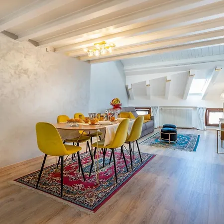 דירה Otto House - Castello Di Cozy Flat אודינה